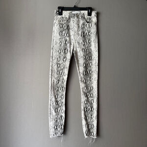 Zara sz‎ 2 gray white snake print jeans